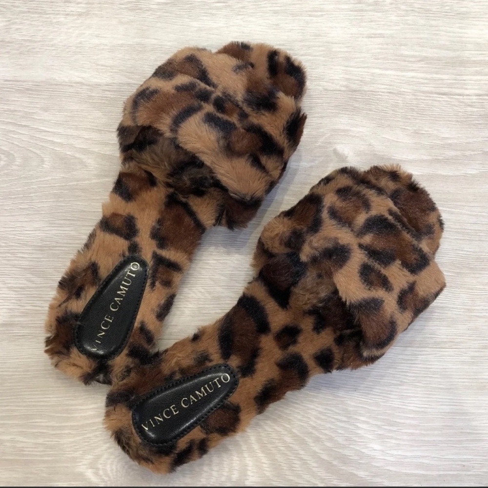 NWOB VINCE CAMUTO LEOPARD SLIPPERS!!